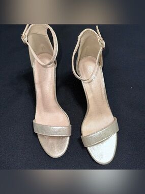 Gold Ankle-Strap Women's‎ block heel Sandals size 7.5